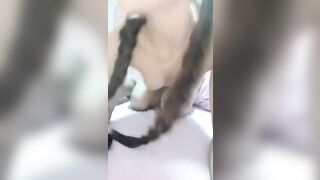 少见的双马尾麻花辫妹子