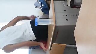 某镇上学校的学生情侣在教室内露脸自拍吃禁果，白嫩的小女友很害羞，被激情后入啪啪啪