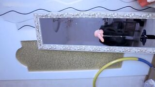 穿着中式肚兜对着镜子舔假吊直播