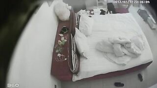 啊轻点水滴摄像头偷拍穿着女仆装的小媳妇和老公啪啪