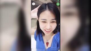 大胆女主播在机场候机大厅等飞机被狼友忽悠玩露出