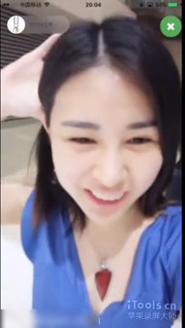 大胆女主播在机场候机大厅等飞机被狼友忽悠玩露出