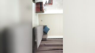 【全国精品拽拽】风骚美少妇，肤白如玉跳艳舞，黑丝诱惑骚气逼人，沙发啪啪后入这大白臀真刺激