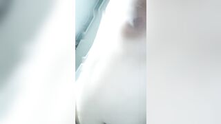 京都极品美乳大一学生妹假期和炮友激情啪啪 无套爆操干的热火朝天 后入抽插电动棒齐上阵 双插刺激高潮 高清源码录制