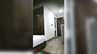 价格亲民小老板边境网嫖高颜值休闲装漂亮外围美女大哥太生猛了抱起来狠狠干貌似无套累了一身汗