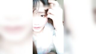 圆脸脸新人长相甜美清纯双马尾萌妹自慰，跳蛋塞入再用大黑牛震动高潮出白浆