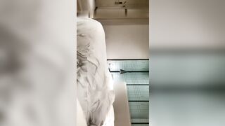 探花路上不停歇，酒店再约高端外围小姐姐，近距离展示后入欲仙欲死表情