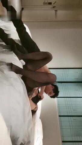 探花路上不停歇，酒店再约高端外围小姐姐，近距离展示后入欲仙欲死表情