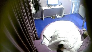 独家私享台酒店情趣圆床摄像头偷拍短发气质小白领下班后和男友各种体位做爱