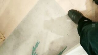 网约大学生小嫩妹身材娇小肤白貌美嫖客一点不怜香惜玉狠狠干小妹妹有点受不了了连肏2炮射完还要看看避孕套怕漏了