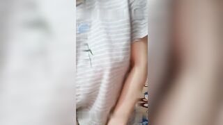 苗条身材大奶少妇乳推多种姿势口交，69上位骑乘翘屁股老汉推车，晃动大奶呻吟娇喘非常诱人