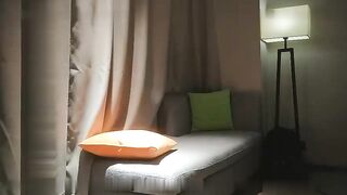 【麻花免费视频】鸭总探花第二场约了个高颜值性感长腿牛仔裤妹子，调情口交沙发上操骑乘抬腿大力猛操