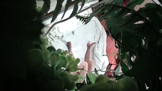 主题酒店绿叶房偷拍大叔跨年夜吃宵夜灌醉嫩妹子开房各种玩弄草逼