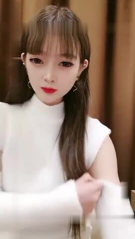 小姐姐十九岁性感红唇妹子激情啪啪，口交舔弄特写上位抽插从下往上视角