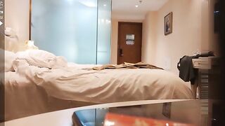 性格开朗活泼美术学院大学生美眉酒店援交想不到BB还挺粉嫩的自己把阴唇掰开很骚