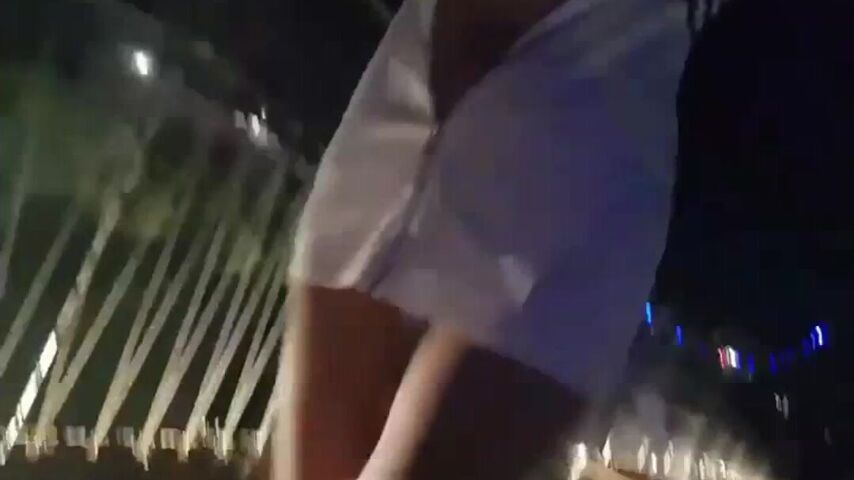 推特韩裔骚浪美人 夜晚户外寻刺激啪啪 大长腿撅着屁股承受着肉棒冲击 深喉吸允肉棒