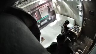 臻品360 ██主题酒店大屏幕电影房摄像头偷拍逼逼粉嫩的极品校花美女被男友舔菊花侧入