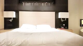 小宝寻花大神带你大圈找外围，高素质甜美大奶妹子，舔屌口交上位骑坐抬屁股抽插，扶着腰后入抽插猛操