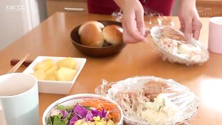 結婚して3年、看護師として働く朝陽は夫とす