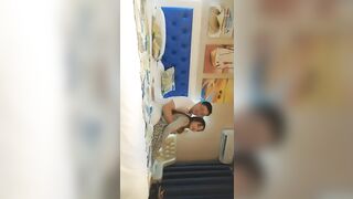 【野狼出击探花】，今夜楼凤上门，良家下海没多久，甜美大胸，温柔小姐姐遇到打桩机，老王大展神威持续输出