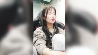 妖艳小骚货【瑶瑶KIYOMI】 超大胆 网吧包房勾搭屌丝男爆操学生妹 全裸无套抽插连干好几炮 高清源码录制 (2)