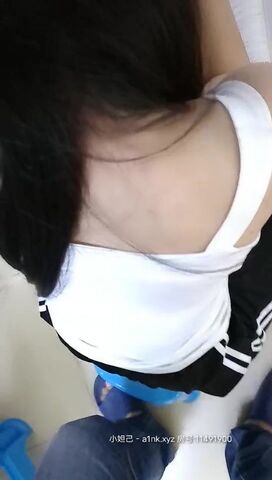 趁着小侄女复习功课叔叔一步一步引导上床【叔叔侄女乱伦】超嫩水灵无毛小穴，艹得不要不要的【火爆推荐】