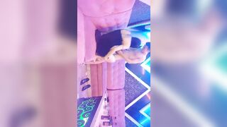 【歌厅探花】，ktv叫俩妹子，苗条小姐姐直接脱掉内裤开干，翘臀美腿紧张刺激，高清源码录制