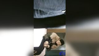 刚成年的纯天然妹子，清纯得很嫩得出水，没有什么性爱经验，叫床真实不做作，说话声音奶声奶气的