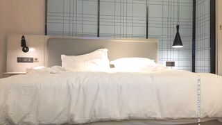 【AI高清2K修复】小宝寻花笑起来甜美白衣外围妹子，有点紧张坐在身上舌吻互摸，近距离拍摄深喉口交，后入上位骑坐猛操