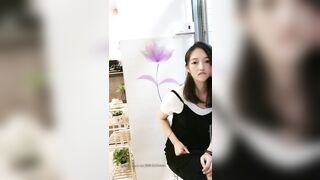 邻家小姐姐来了新人颜值美女和炮友居家啪啪，脱下衣服揉奶子呻吟诱人，掰穴特写坐在沙发上抽插后入猛操