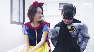 天美传媒华语AV新作TM073-超级性爱英雄之白雪公主色诱蝙蝠侠 面对诱惑蝙蝠侠顺势爆操白雪公主 高清720P原版首发