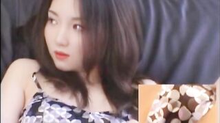 纯天然超级美的清纯玉女，哇哇叫的叫床声音很动听，请带上耳机