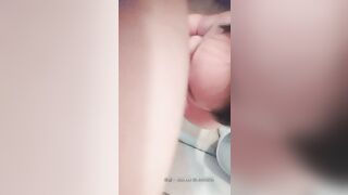 【探花老王】，良家小少妇今夜独守空房，深夜赴小区偷情，沙发床上浴室一直战斗不停，真实紧张刺激好精彩