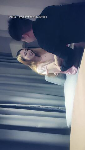 【赵总寻欢】，风骚小少妇，撕丝袜环节挺刺激，苗条听话，暴力抽插，特写欲仙欲死高潮表情