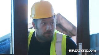 【麻花免费视频】PrivateMILFs - Ava Koxxx - Busty MILF Seduces Handyman