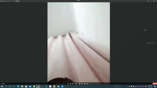 【麻花免费视频】大神网上勾引寂寞女郎裸聊~艾米~，‘可以看到不，宝贝，我要开始咯’淫荡之风骚，道具手指插淫穴！