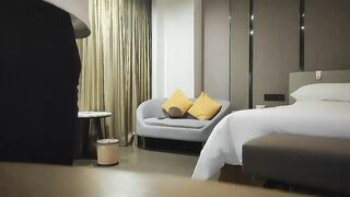 【麻花免费视频】小马丶寻花专攻足浴女技师，带回酒店开操隔着衣服摸奶子调情，特写掰穴上位骑乘站立后入猛操