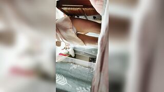 【麻花免费视频】带你偷窥大学女生寝室的无限春光，【大一妹妹】真实女生寝室，00后粉嫩小萝莉蚊帐内自慰，鲍鱼水多刺激压抑的轻声呻吟