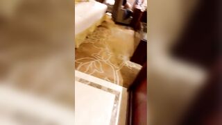 【麻花免费视频】纹身贫乳颜值美女带闺蜜一起玩，浴室洗澡跳蛋震动逼逼，闺蜜掰开嫩穴震动棒塞入，翘起屁股抽插呻吟啊啊叫