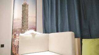 【麻花免费视频】翻车王伟哥深夜酒店约外围上门刚干完不久由管理员小马代班草