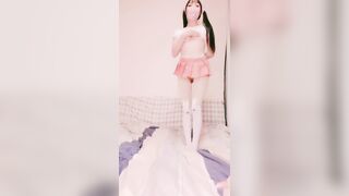 【麻花免费视频】双马尾卡哇伊萝莉萌妹,短裙小兔子白丝，无毛白虎粉穴，镜头对准屁股后入狂操，完美视角上下套弄出白浆呻吟酥麻