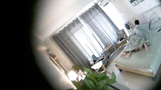 【麻花免费视频】大学城附近主题酒店摄像头偷拍学生情侣开房做爱啪啪啪