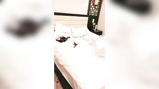 【麻花免费视频】好白菜让猪拱，极品大奶白嫩高中学生妹被不良小青年各种调教嗨炮搞了一小时，一对天然车大灯真是太给力了