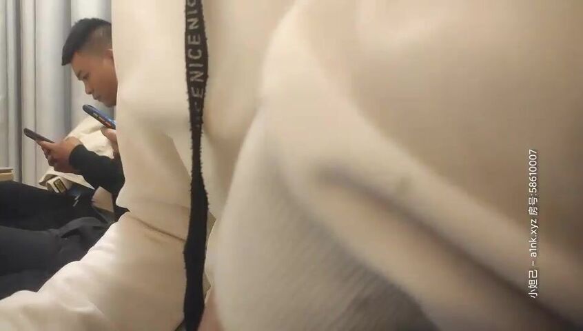 【麻花免费视频】文轩探花壹屌上场约了个高颜值大长腿妹子啪啪，穿上黑丝情趣装热舞扭动口交摸逼骑坐抬腿侧入猛操