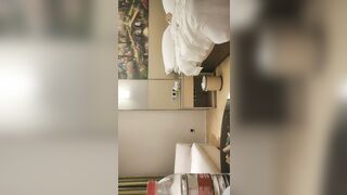 【麻花免费视频】【小马寻花】，几十万粉丝要求返场，极品抽搐妹，中途休息，吹硬换套，第二炮继续激情，高潮叫得惊天动地