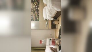 【麻花免费视频】【小马寻花】，几十万粉丝要求返场，极品抽搐妹，中途休息，吹硬换套，第二炮继续激情，高潮叫得惊天动地