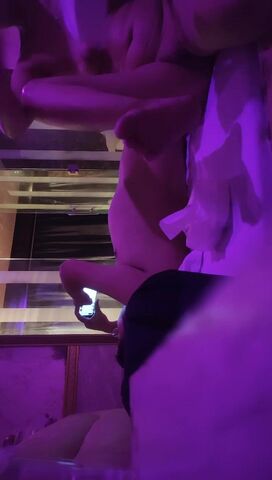 【麻花免费视频】【水疗馆】，莞式一条龙，客人每晚不断，追忆当年一路向西的快乐时光，极品技师毒龙漫游水床，花样百出