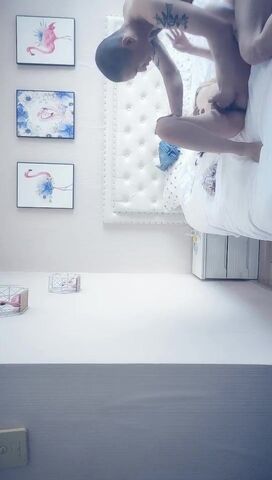 【麻花免费视频】小天把你带回家，抠逼玩弄清纯小美女，69口交大鸡巴舔骚穴，主动上位爆草抽插，让骚逼给口出来