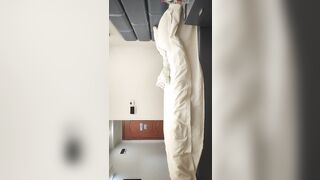 【麻花免费视频】小马丶寻花笑起来甜美短裙妹子，近距离特写跪着深喉口交，骑上来整根插入，站立后入猛操晃动奶子