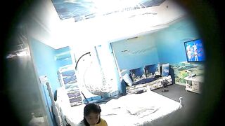 【麻花免费视频】最近很热的情趣酒店海洋套房摄像头偷拍小妹吃完早点和姐夫开房偷情姐夫貌似很忙不停有电话打入